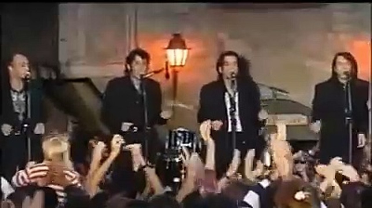 Pow Wow interprète son tube "Le chat" en live