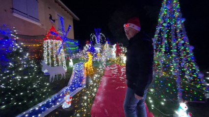 Près de 3km de guirlandes ornent sa maison à Cellieu