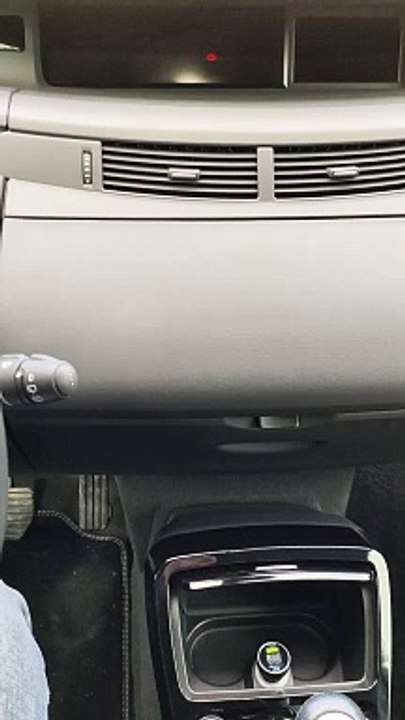 Espace JK 2.0 dci 12/2012 Meldung Batterielader defekt