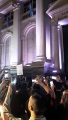 Dev bankanın kasası boşaldı! Halk banka için cenaze töreni düzenledi