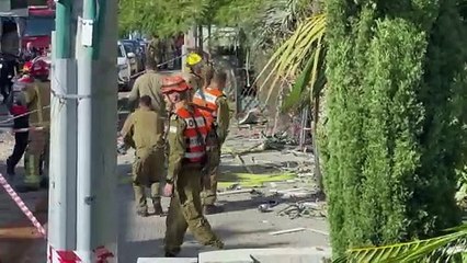 سقوط شظايا صواريخ في حولون بضواحي تل أبيب