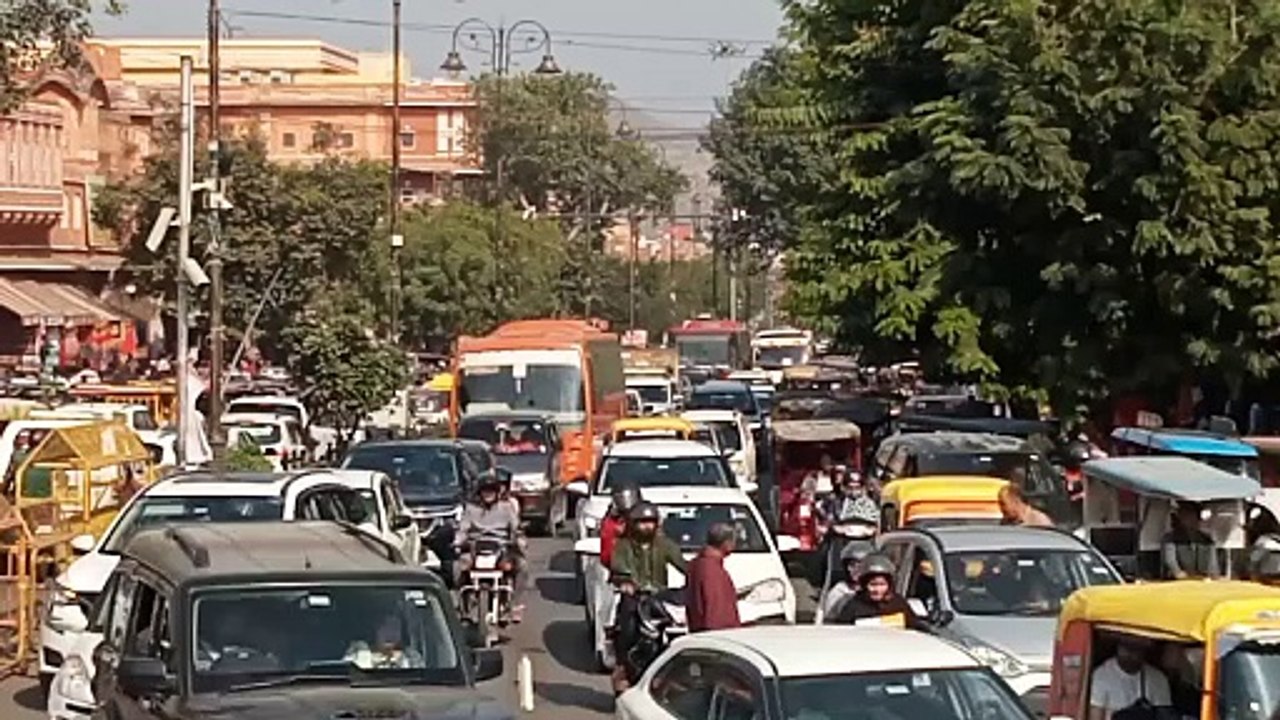 वीकेंड पर सैलानियों का मेला...परकोटे में जाम