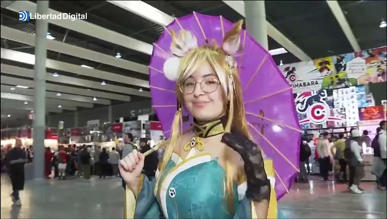 Miles de aficionados al manga se encuentran en el salón del cómic en Barcelona