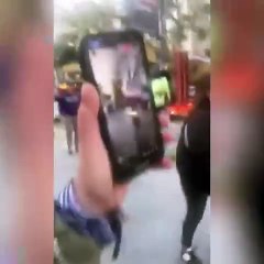 Bu kez 'memelere özgürlük' sloganıyla yürüyen Melisa Aydınalp'in pankartını yırttılar