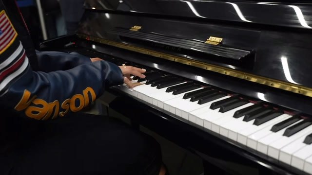 Alicia Keys stuns commuters with surprise performance at St Pancras International train station