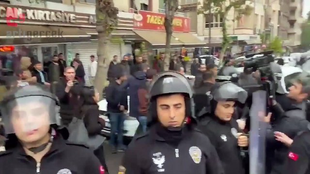 Özak işçilerinin direnişinde yine gözaltı... BİRTEK SEN Genel Başkanı Türkmen ve örgütlenme uzmanı Ayçiçek gözaltına alındı | Haber: Ali GÜZEL 