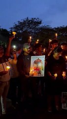न्याय की मांग तेज, मोमबत्ती जलाकर किया प्रदर्शन