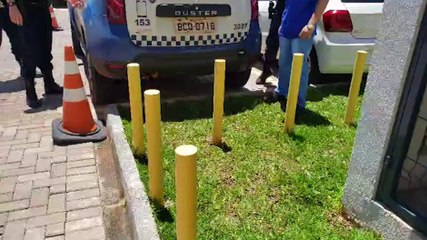 Confusão envolvendo oficial de justiça durante apreensão de veículo em garagem de carros vai parar na Delegacia