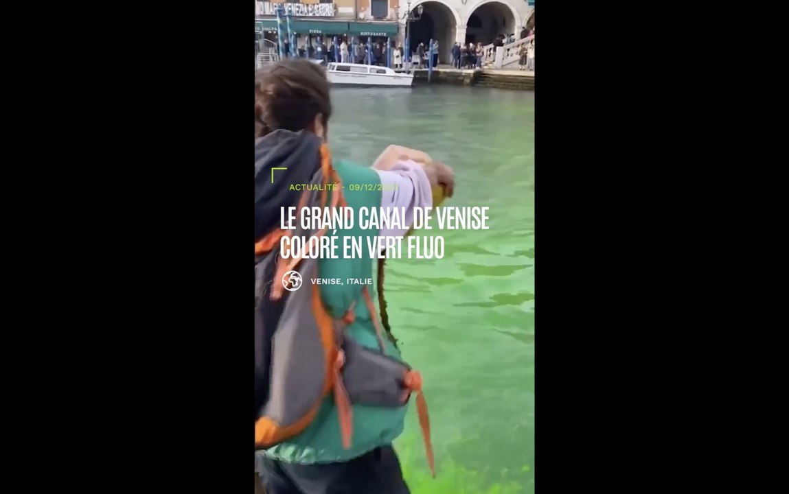 Italie : le Grand Canal de Venise coloré en ver...