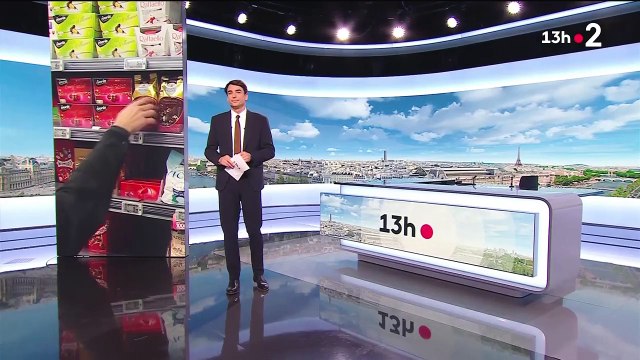 Hop, la caméra me cherche : Le début de 13 Heures de Julian Bugier perturbé par un bug technique le 11 décembre 2023.