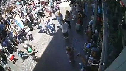 Identificaron al hombre que le tiró un botellazo a Milei