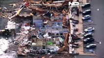 شاهد: إزالة مخلفات الإعصار الذي ضرب ولاية تينيسي الأمريكية وأسفر عن مقتل 6 أشخاص