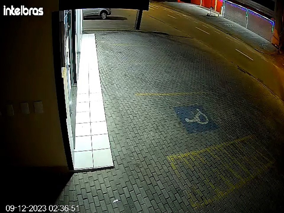 Carro capota em Joinville