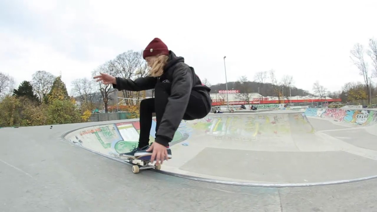 Skateboard, missed tail 2