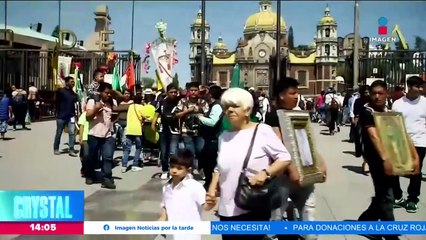 Familia regala comida y agua a peregrinos cada año