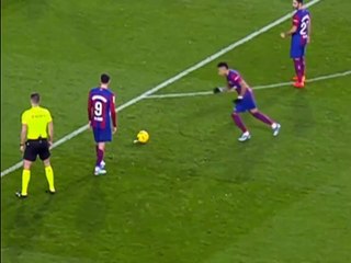 El brutal enfado de Lewandowski a Raphinha por un tiro libre