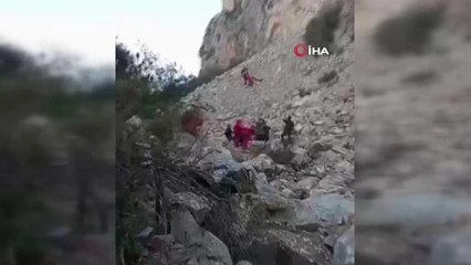 İzmir'de Dağda Mahsur Kalan Kişi Helikopterle Kurtarıldı
