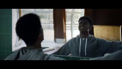 Derrière toi Bande-annonce (EN)