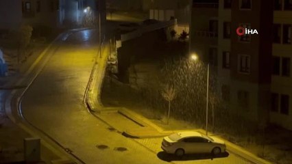 Yüksekova'da yoğun kar yağışı başladı