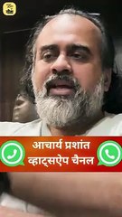 पता कुछ नहीं, नाच सब रहे हैं! || आचार्य प्रशांत