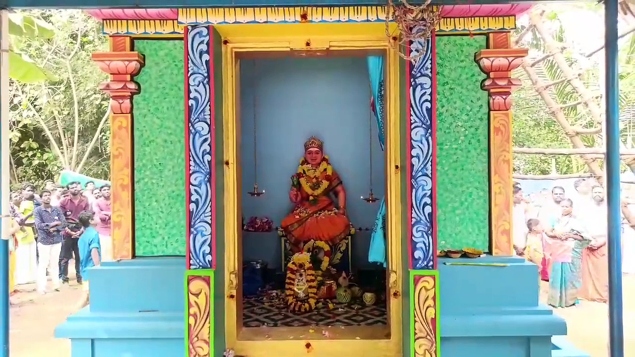 2 வயதில் உயிரிழந்த மகளை அம்மன் சிலையாக வடித்து கும்பாபிஷேகம் நடத்திய தந்தை; பொதுமக்கள் நெகிழ்ச்சி