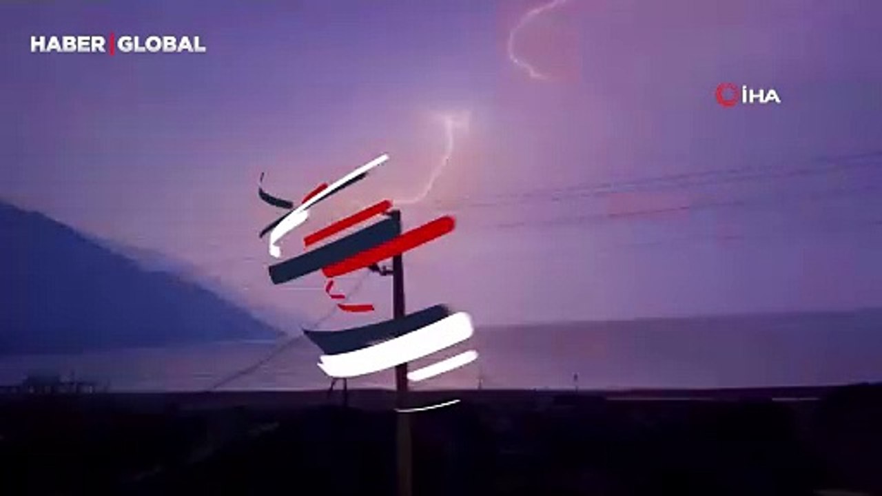 Samandağ'da şimşek şöleni!