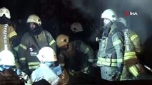Beyoğlu'nda 3 katlı ahşap binada yangın: 1 kişi hayatını kaybetti