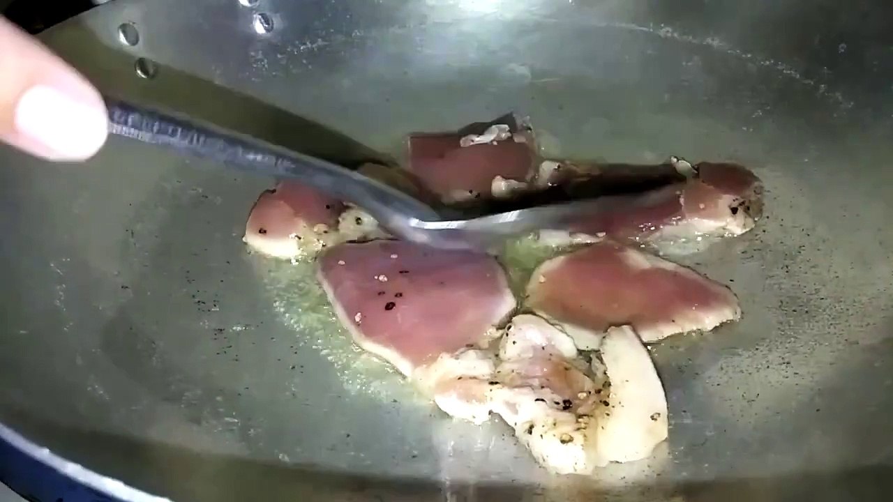 ចៀនសាច់ជ្រូក ហូបជាមួយបាយ ពេលល្ងាច ,មេផ្ទះខ្មែរយើង l House Wife KamPuchea [ Thol Un ]