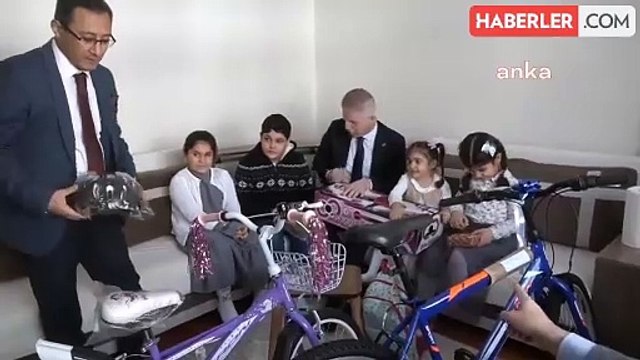 İstanbul Valisi Gül, Bir Çocuk Bir Dilek Projesi Kapsamında 11 Çocuğun Dileğini Yerine Getirdi