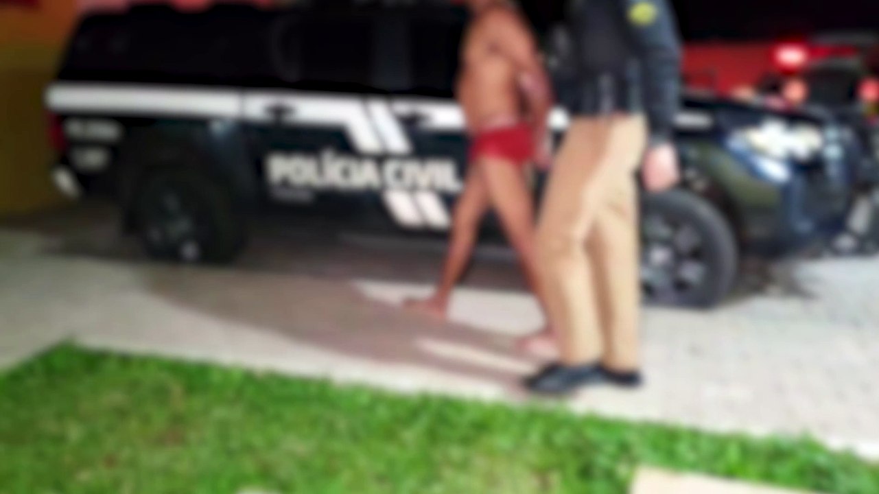 Só de cueca, homem causa danos em  residência e desacata PM no Sanga Funda