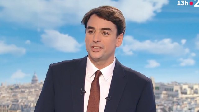 Que me dit la régie ? : bugs techniques, voix cassée... Julian Bugier s'excuse lors du 13 Heures de France 2