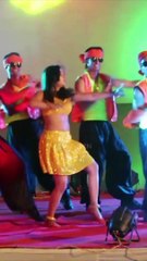 Gunjan Singh और Shreya Mishra आइटम सांग की शूटिंग करते हुए