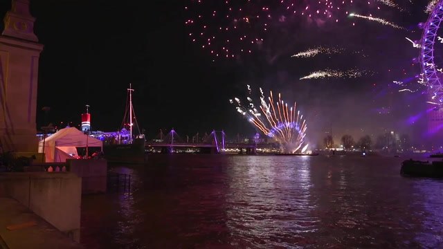 Londoners seeking view of New Year's Eve fireworks urged to 'stay away' from Tower Bridge and London Bridge