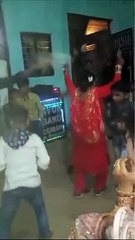 Video: तमंचे के साथ डांस करती महिला का वीडियो वायरल, देखें
