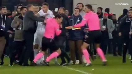 تأجيل مباريات الدوري التركي بعد اعتداء على حكم من قبل رئيس نادي أنقرة غوجو ⚽