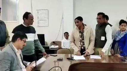 देवास: कलेक्टर कार्यालय में जनसुनवाई की हुई शुरुआत, बड़ी संख्या में पहुंचे पीड़ित