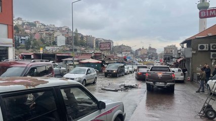 Download Video: Trabzon'da su borusu patladı: Yollar göle döndü, iş yerlerini su bastı