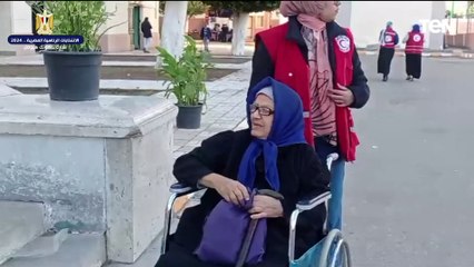 بالكراسي المتحركة .. كبار السن في مقدمة الناخبين باليوم الثالث في المنيا