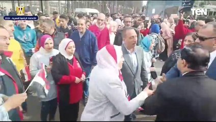 Скачать видео: طلاب جامعة الإسكندرية في مسيرة حاشدة، استعدادا للتصويت في الانتخابات الرئاسية 2024.