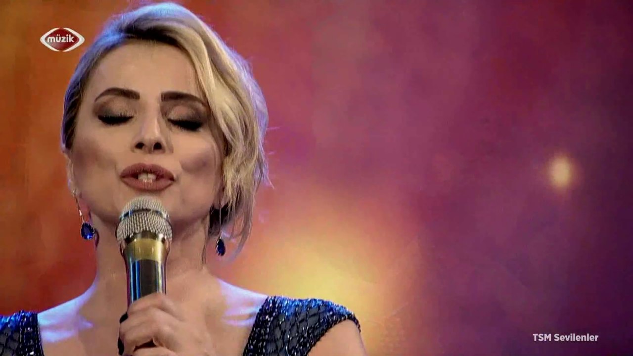 Ayşen Birgör / Yaşamak yalan belki yalan delice sevmek