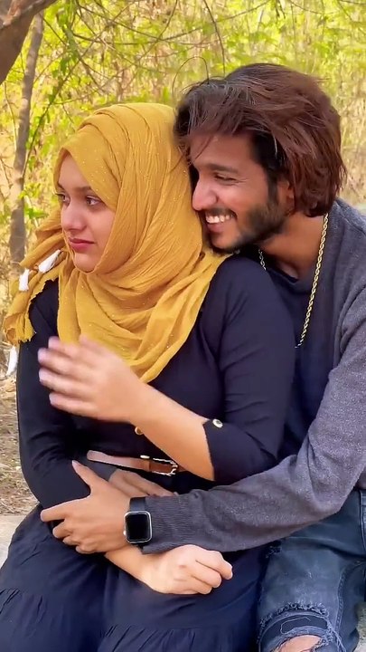 Ladkiyon Ko Koi Nahi Samjh Sakta  Meine Mazak Me Bas Ghusa Kia  #couplegoals #lovestatus #viral