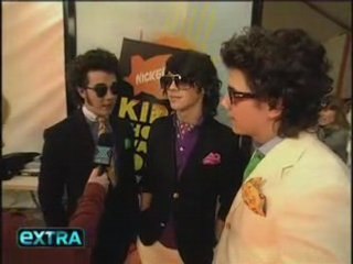 Extra: Jonas Brothers KCA