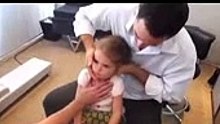 تقويم لفقرات الرقبة(الكيروبراكتك) لطفلة
