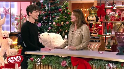 Julia Vignali face à une connaissance dans Affaire conclue...