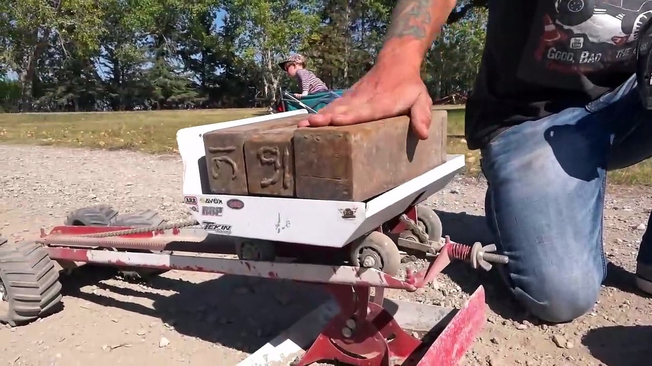 Traxxas UDR Tractor Pull - Eat My Dust