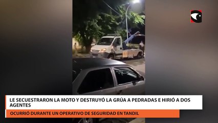 Le secuestraron la moto y destruyó la grúa a pedradas e hirió a dos agentes