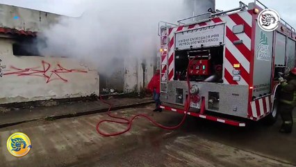 Incendio en el Malecón de Coatzacoalcos moviliza a cuerpos de emergencia