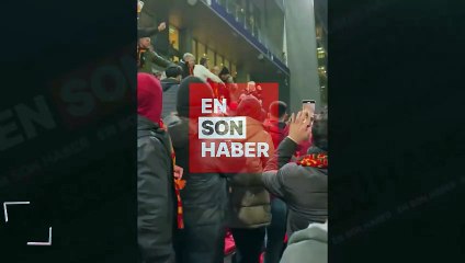 Johan Elmander, deplasman tribününde Galatasaray taraftarlarıyla birlikte