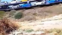شاهد الان قطار محمل بالسيارات الجديدة الحديثة الفخمة من بلاد الجزاير العربى الشقيق للبلاد الاخرى