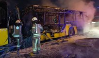 İETT otobüsü alev alev yandı: Kullanılamaz hale geldi